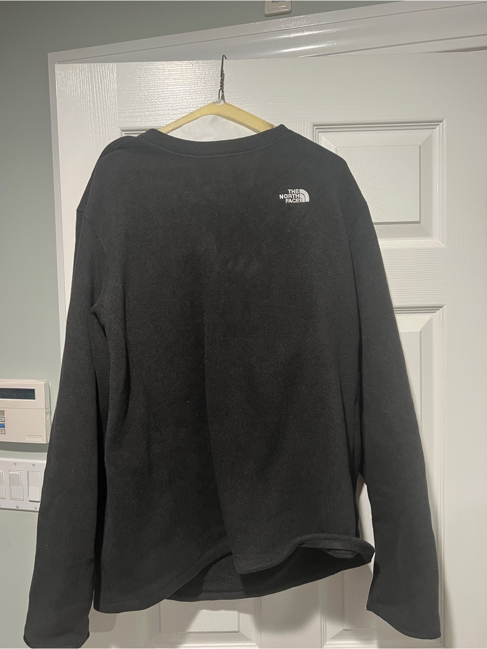 The North Face Men's Black Crewneck Fleece Pullover